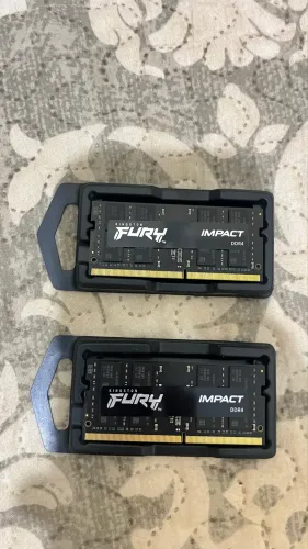 2 PENTES DE RAM 16GB NOTEBOOK / DDR4 / 3200mhz / KINGSTON FURY 