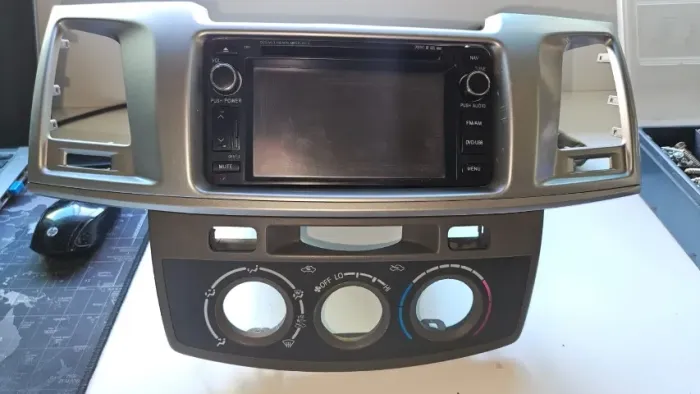 Aceito proposta - Multimida Sw4/Hilux + Moldura original