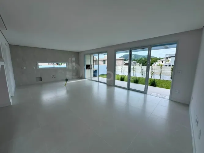 Casa alto padrão em condomínio fechado em São João do Rio Vermelho, Florianópolis