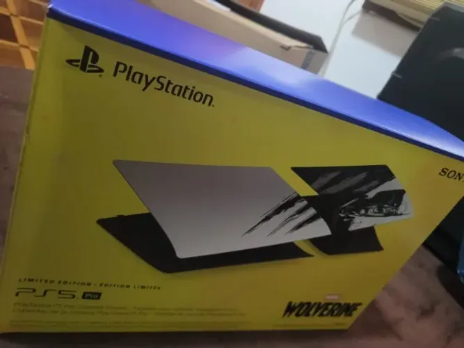 Tampa do console PlayStation 5 Pro Wolverine - Adamantium