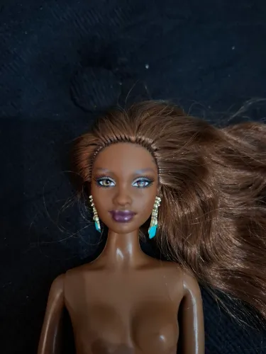 Boneca Barbie collector sis negra