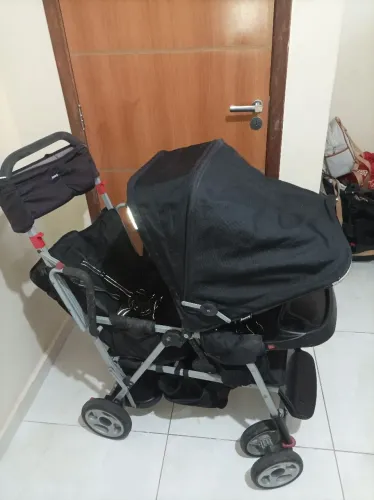 Carrinho de gêmeos/gêmeas