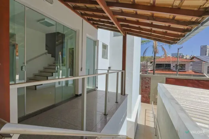 Casa à venda, 7 quartos, 420m² de área no Santa Lúcia.