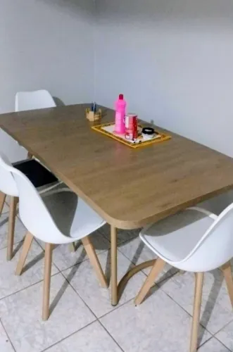 Mesa dr jantar com 4 cadeiras