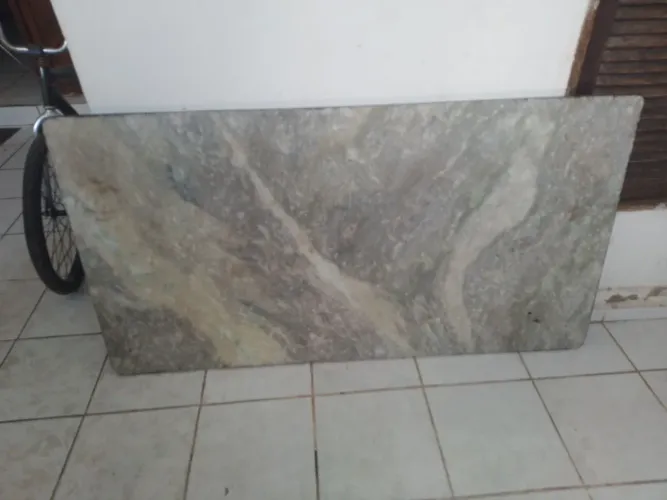 Pedra de mármore com mesa 4 cadeiras 150×80