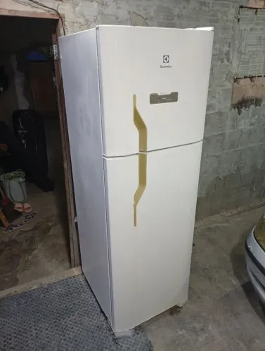 Geladeira Electrolux branca entrego