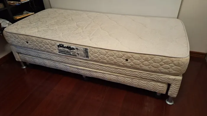 Cama box solteiro com colchão e bicama