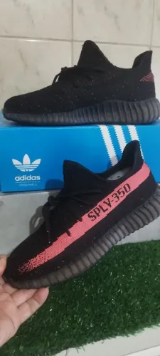 Tênis Adidas yeeezy Tam 40 preto e Goiaba