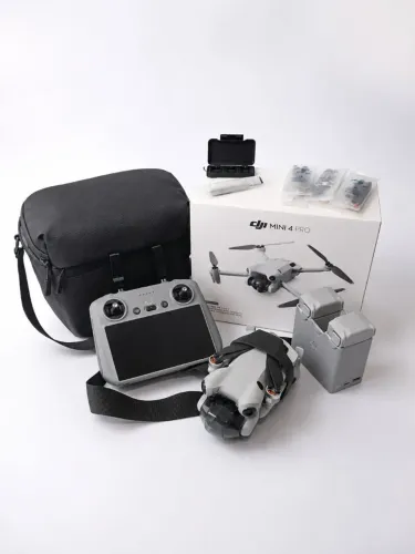DJI Mini 4 Pro  Fly More Combo Plus (RC 2 - Controle com tela)