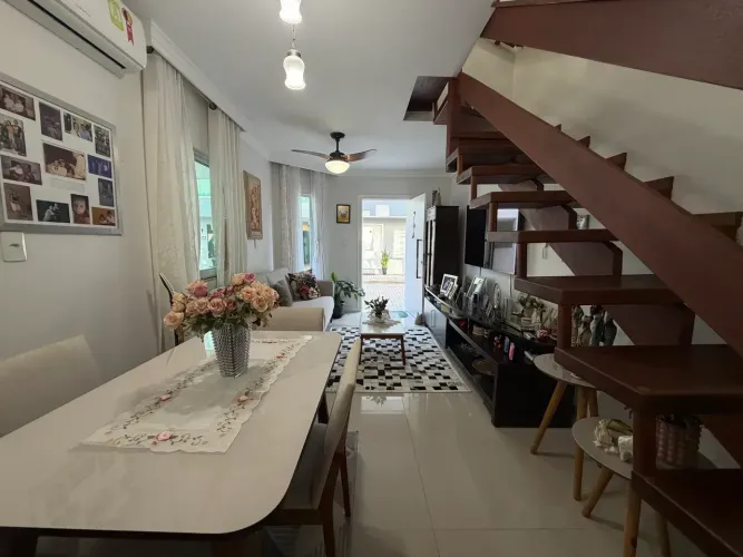 Sobrado em condomínio fechado para venda - Bairro da Barra Balneário Camboriú