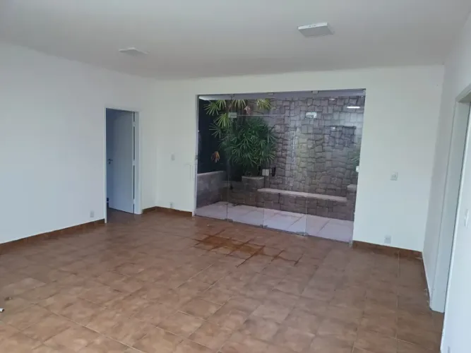 Casa sobrado Comercial de esquina no Jardim América 1 quadras da Getúlio Vargas em Bauru -
