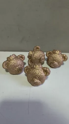 4 Puxadores de ursinho dourado em resina