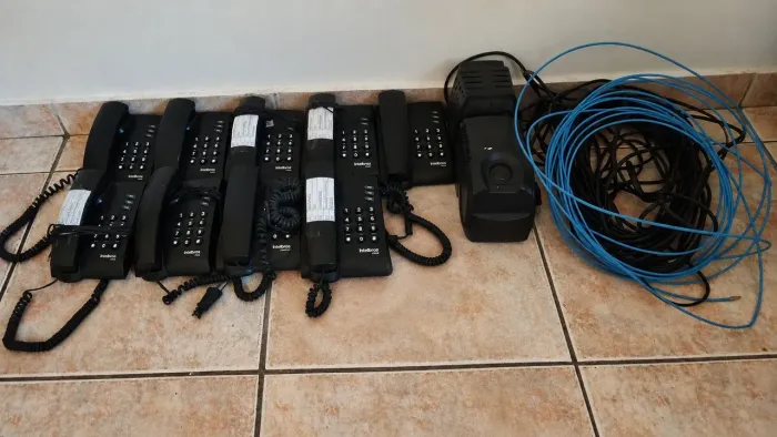 Telefones Intelbras+ estabilizadores + fita guia + fio