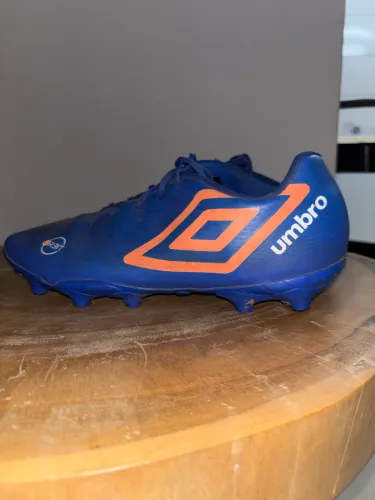 Chuteira umbro campo