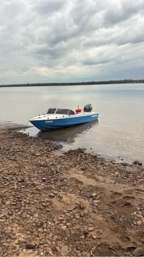 Lancha com motor yamaha 40 