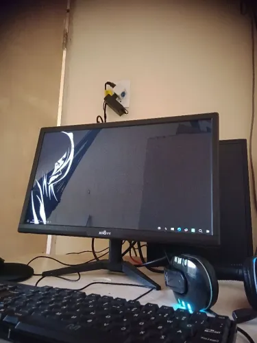 Computador gamer completo monitor 20pl, fone(não muito bom),mouse pad, Pc.