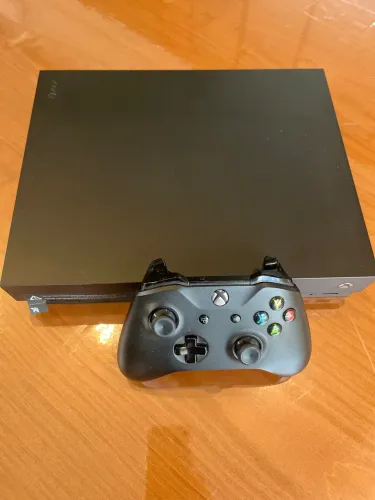 Vendo Xbox one X 1tb