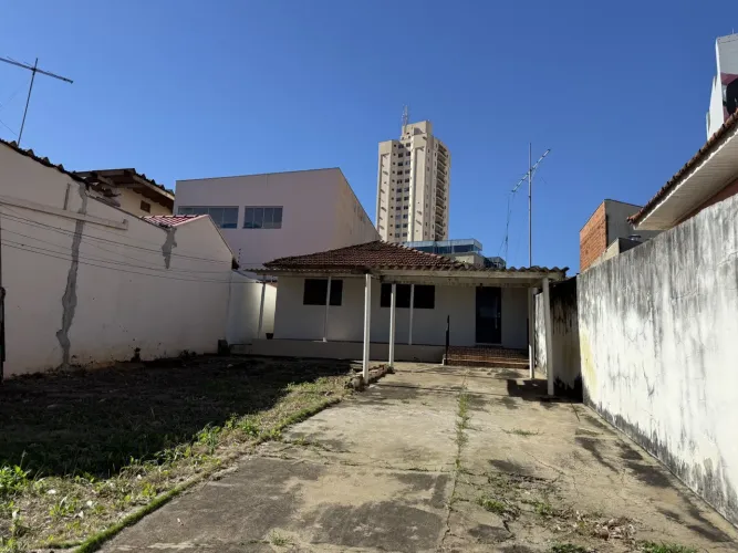 Casa para Locação em Presidente Prudente, Vila Tabajara, 2 dormitórios, 2 banheiros, 4 vag