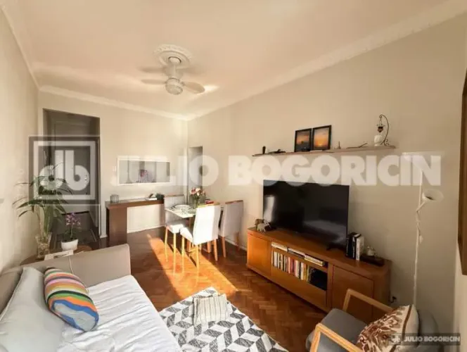 Apartamento : / Residencial / Humaitá
