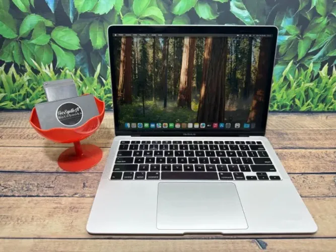 MacBook Air 2020 i3 8GB RAM