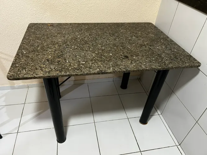 Mesa 4 cadeiras granito/preto sem cadeiras 1,20x0,80