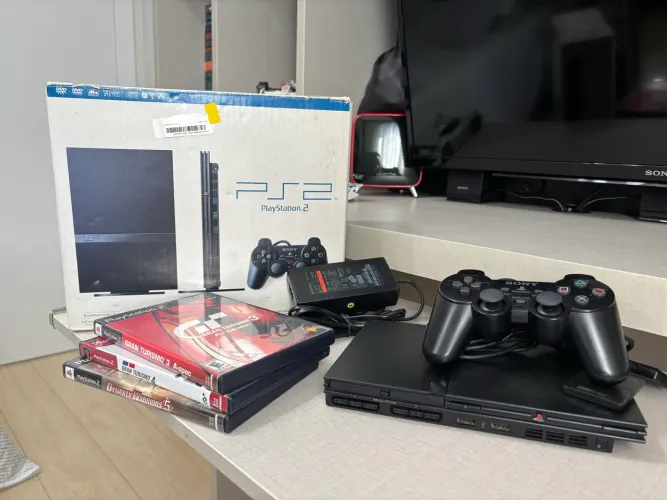 PS2 Americano bloqueado na caixa + 3 jogos originais