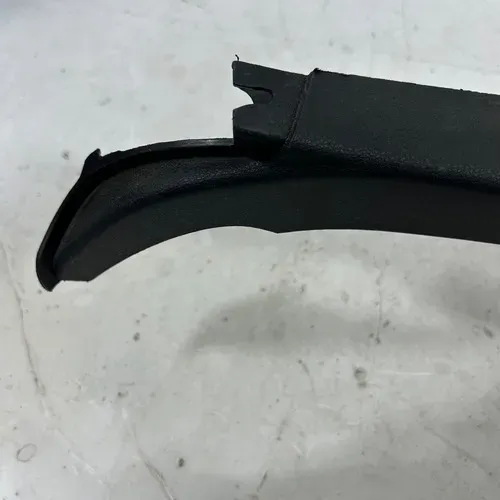 Moldura Traseira Esquerda Mercedes C180 C200 2015 A 2018