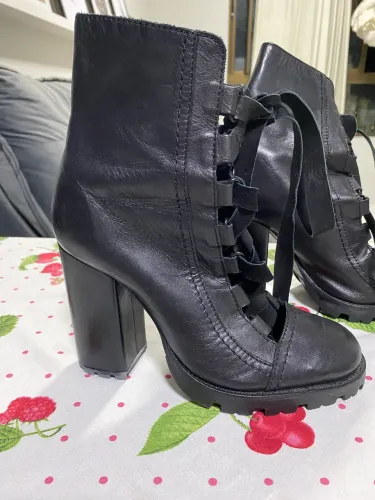 Bota de couro Schutz tam 36