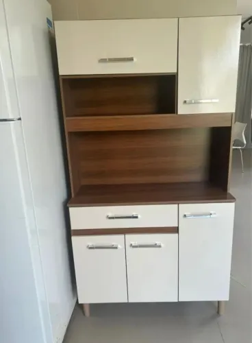 Armário de cozinha compacto espaçoso seminovo