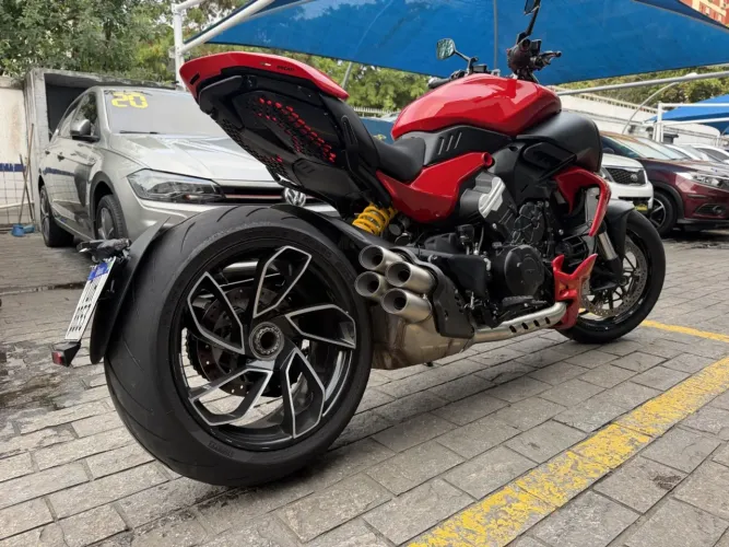 Ducati Diavel v4 2026