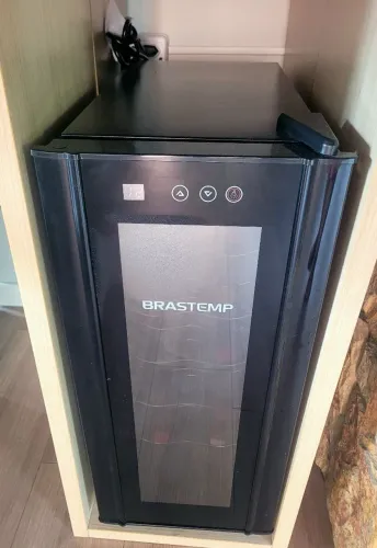 Vendo ADEGA BRASTEMP - 12 Garrafas com Painel Touch - BZC12BE