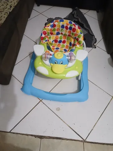 Andador musical verde com azul patinho