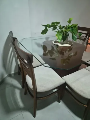 Mesa de jantar com 6 cadeiras