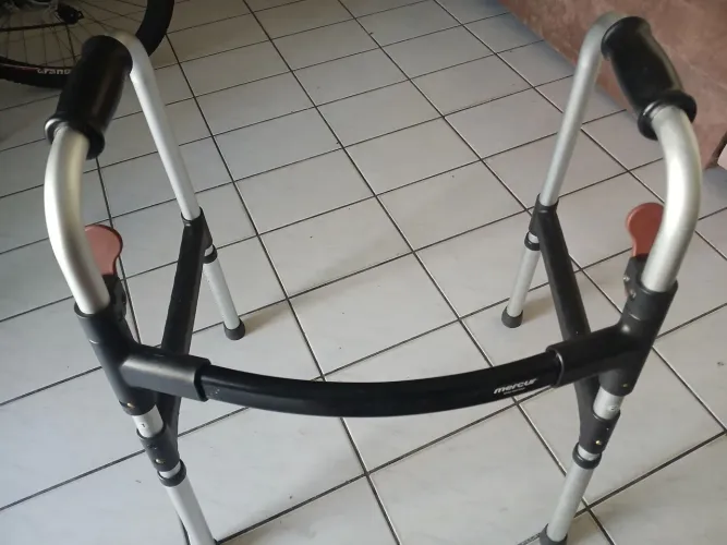 Andador articulado 