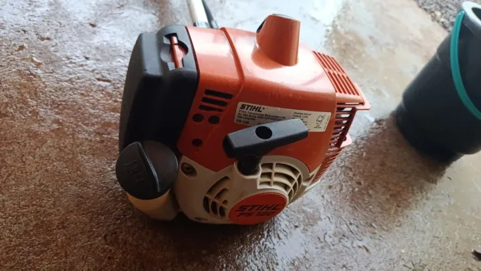Vendo roçadeira Stihl a gasolina aceito proposta de valor