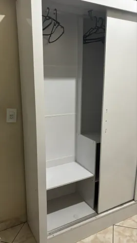 Guarda roupa solteiro 3 portas com espelho
