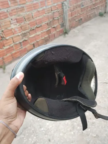 2 capacetes (sem viseira)