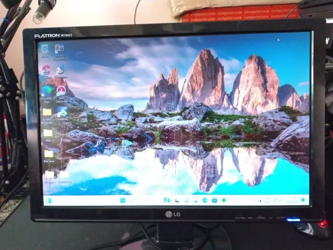 Monitor LG Flaton W1942S-PF.