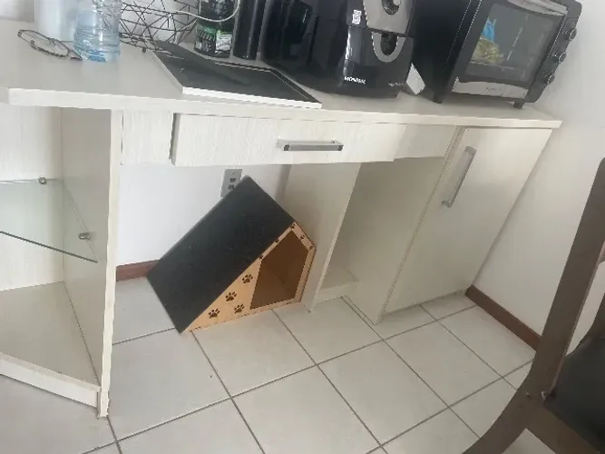 Armário multiuso/escrivaninha/rack 