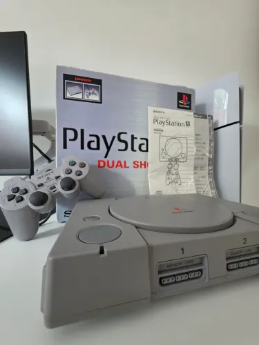 PlayStation 1 Fat SCPH-7000 Japonês - Desbloqueado 