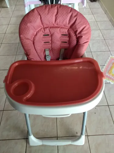 Cadeirinha de alimentação para bebês.