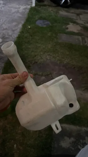 Reservatório de água limpador Strada 2014