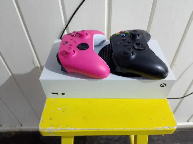 Xbox séries s + 2 jogos + 1 Controle 