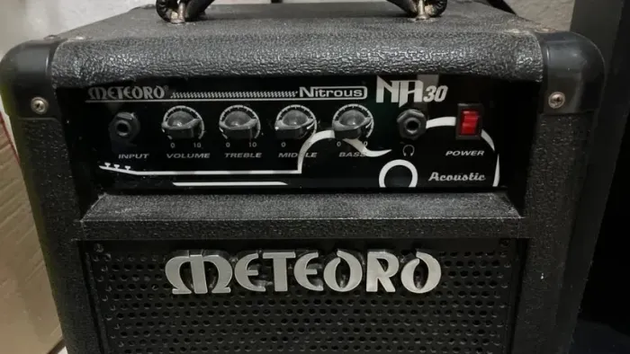 Caixa amplificadora Cubo meteoro Nitrous Na30W Rms