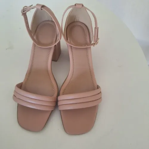 Sandalia bloco salto 7.5 bege