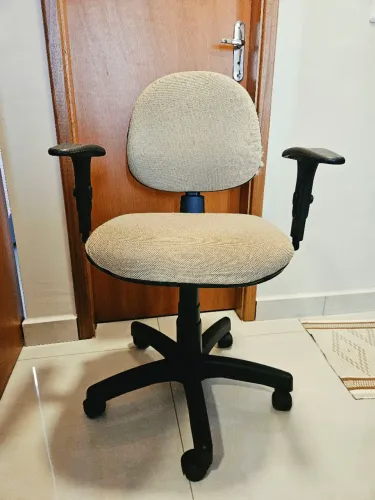 Preço baixo pra vender rápido! Cadeira giratória, funcionando perfeitamente!