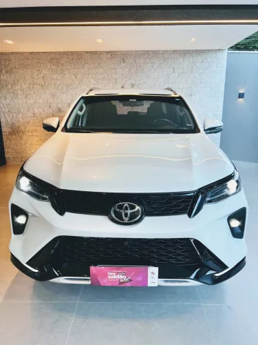 Toyota Hilux SW4 SRX Plat. 4X4 2.8 TB Die. Aut. 2024