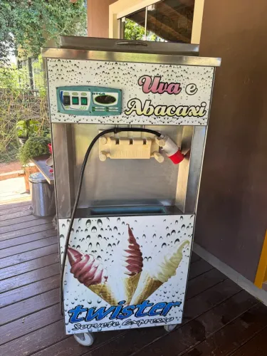 Vendo máquina de sorvete expresso/americano/italianinha.