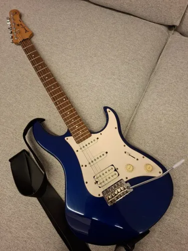 Guitarra Yamaha Pacifica PAC012
