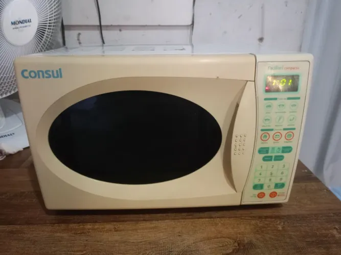 Microondas 20 litros funcionando perfeitamente 140 reais sou de Campo grande rj